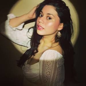 Meet your Posher, Crystal